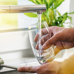 fill cup with water from faucet | water quality in urban areas